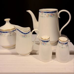 Lynn's Fine China Spring Flowers 5 Piece Set